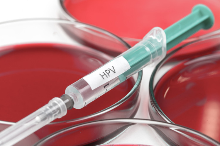 sprøyte med HPV-vaksine